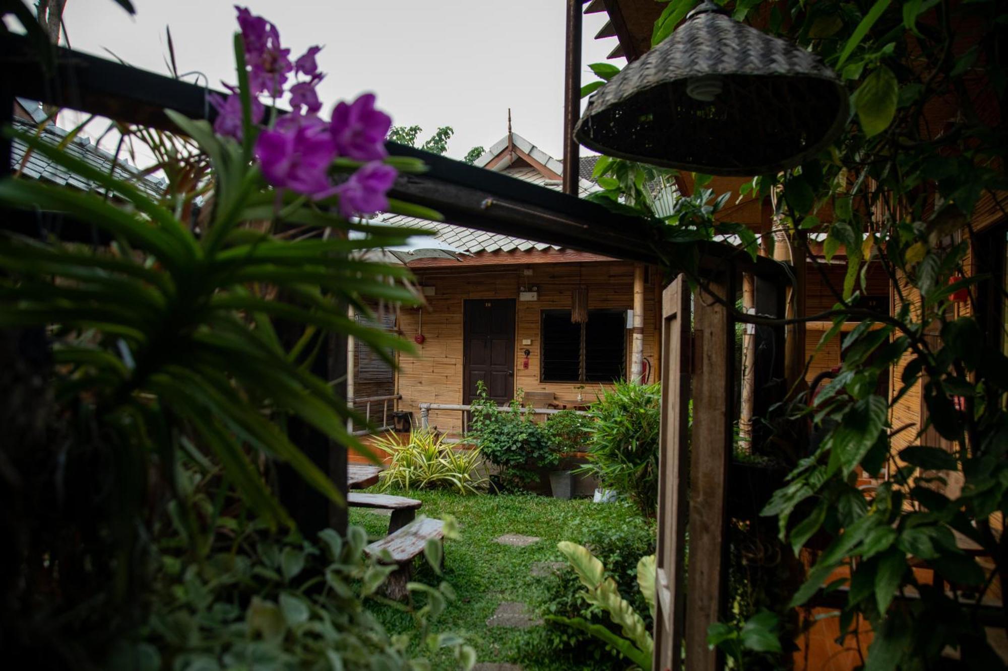 Boutique Hotel & Restaurant, Jaidee Bamboo Huts Csiangmaj Kültér fotó